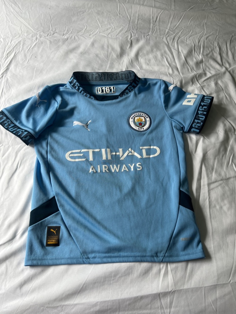 Real authentic Manchester City top boys age 7-8 (number 7 marmoush)